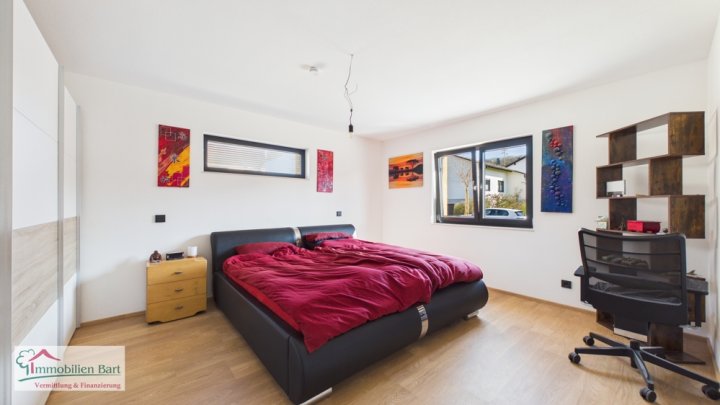 GRENZE L-REMICH: NEUWERTIGES BIO-SOLARHAUS IN TOP LAGE VON PERL-BESCH