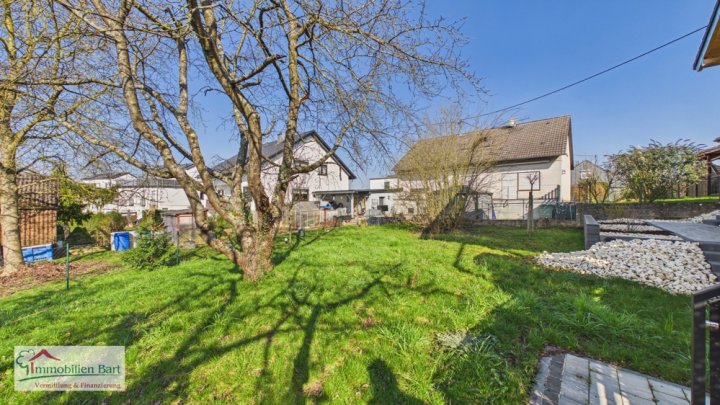 GRENZE L-REMICH: NEUWERTIGES BIO-SOLARHAUS IN TOP LAGE VON PERL-BESCH