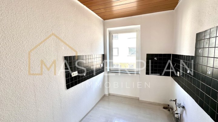 2ZKB Erdgeschoss mit Balkon, Garten und Garage