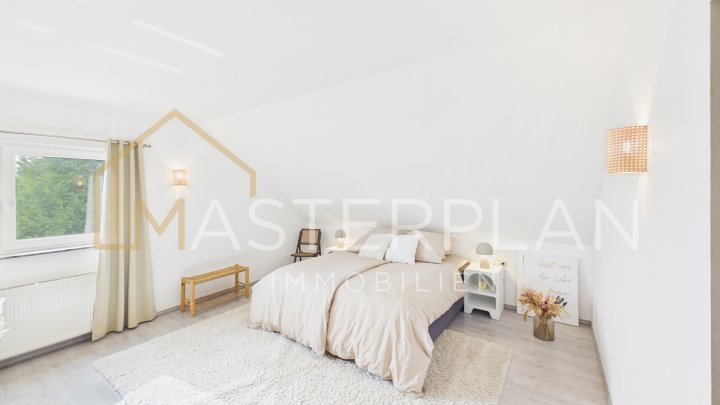 Stilvoll renoviertes Einfamilienhaus mit Panoramakamin, Traumküche und inklusive Baugrundstück in ruhiger Sackgasse