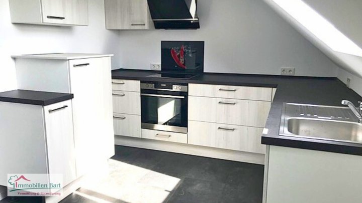 ZWEIFAMILIENHAUS MIT GARAGEN UND GARTEN BEI ORSCHOLZ