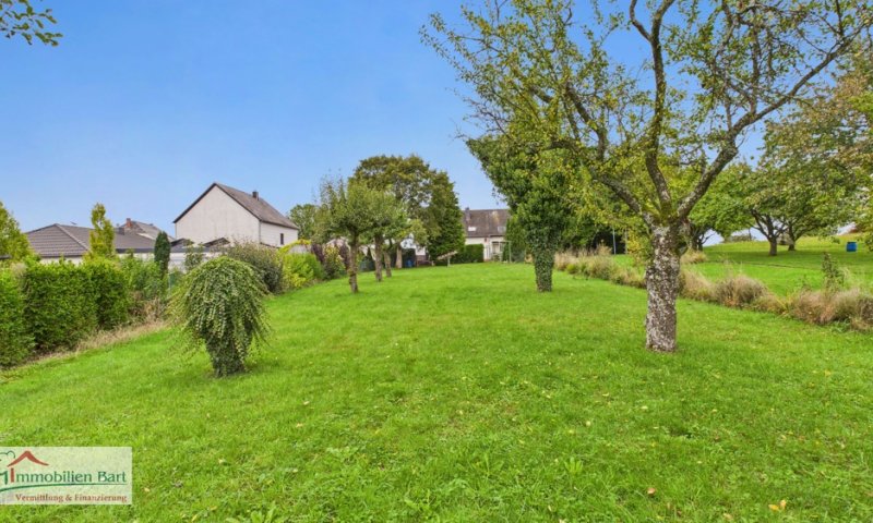 ZWEIFAMILIENHAUS MIT GARAGEN UND GARTEN BEI ORSCHOLZ