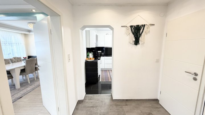 Modernisiertes Einfamilienhaus in zentraler Lage von Merzig mit Garten und Garage