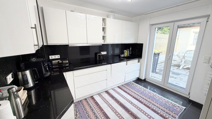 Modernisiertes Einfamilienhaus in zentraler Lage von Merzig mit Garten und Garage