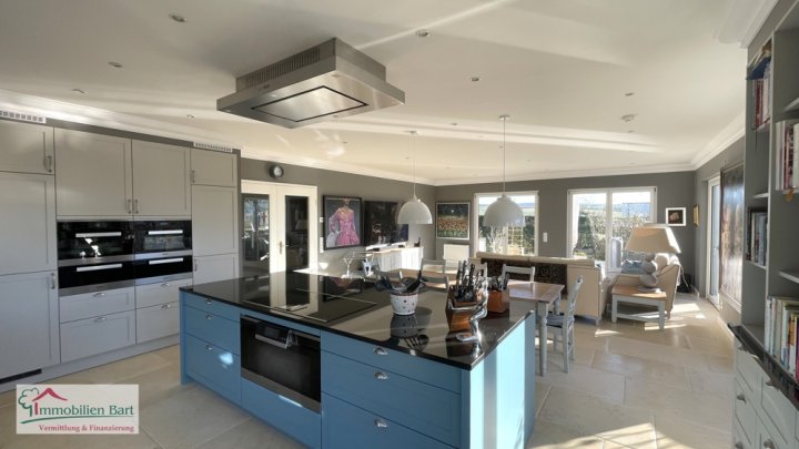 DESIGNERVILLA MIT POOL AN DER LUXEMBURGISCHEN GRENZE!