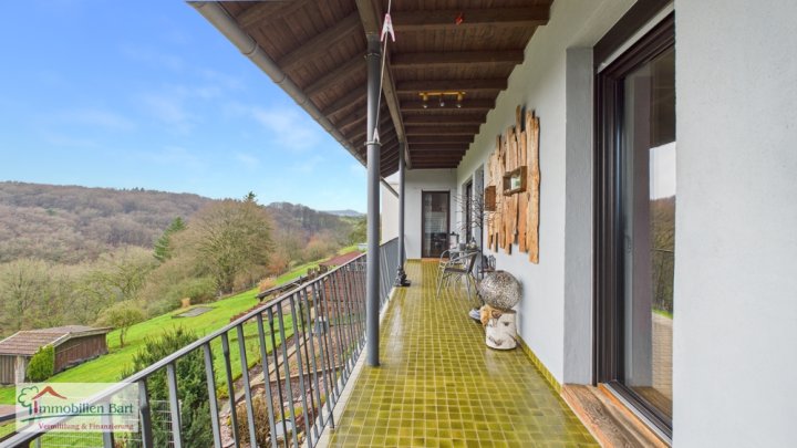 METTLACH-NOHN: WOHNHAUS MIT 2 WOHNUNGEN / GARAGE / GARTEN IN RUHIGER WOHNLAGE!