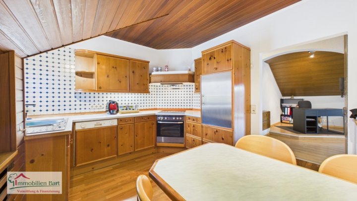 METTLACH-NOHN: WOHNHAUS MIT 2 WOHNUNGEN / GARAGE / GARTEN IN RUHIGER WOHNLAGE!