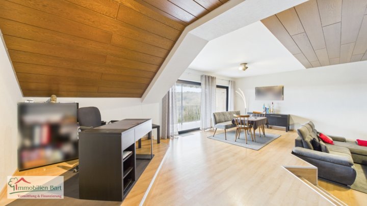 METTLACH-NOHN: WOHNHAUS MIT 2 WOHNUNGEN / GARAGE / GARTEN IN RUHIGER WOHNLAGE!