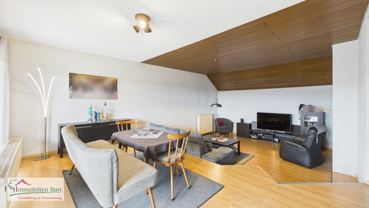 METTLACH-NOHN: WOHNHAUS MIT 2 WOHNUNGEN / GARAGE / GARTEN IN RUHIGER WOHNLAGE!