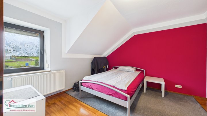 METTLACH-NOHN: WOHNHAUS MIT 2 WOHNUNGEN / GARAGE / GARTEN IN RUHIGER WOHNLAGE!