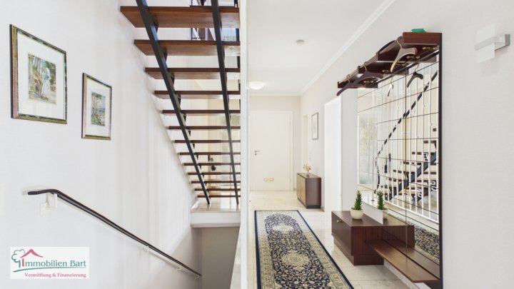 GREIMERATH (BEI ZERF): GEFPFLEGTES 1-2 FAMILIENHAUS / 2 GARAGEN / GARTEN / IN TOP WOHNLAGE!