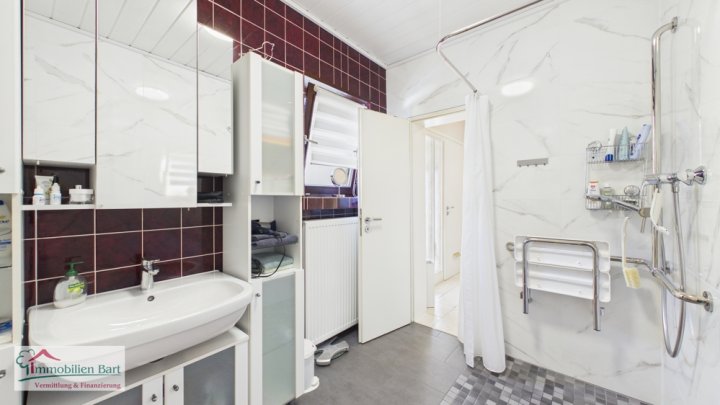 GREIMERATH (BEI ZERF): GEFPFLEGTES 1-2 FAMILIENHAUS / 2 GARAGEN / GARTEN / IN TOP WOHNLAGE!