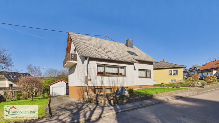 GREIMERATH (BEI ZERF): GEFPFLEGTES 1-2 FAMILIENHAUS / 2 GARAGEN / GARTEN / IN TOP WOHNLAGE!