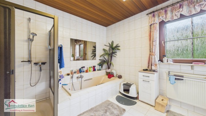 GEMÜTLICHES WOHNHAUS IN TOP LAGE VON LOSHEIM AM SEE!