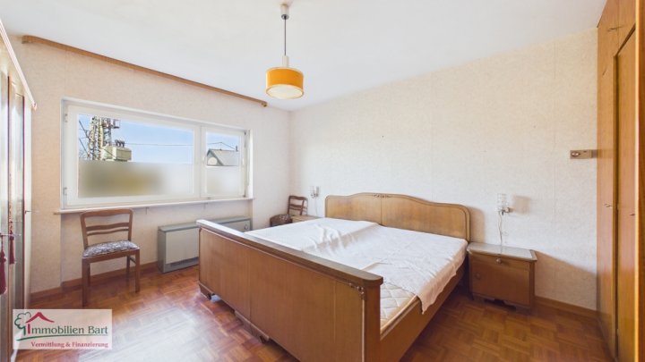 GRENZE LUXEMBURG: 5 SCHLAFZIMMER / 2 BÄDER / 3 GARAGEN IN PERL-BESCH!