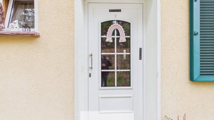 Extravagantes Einfamilienhaus mit 3 Garagen und Nebengebäuden