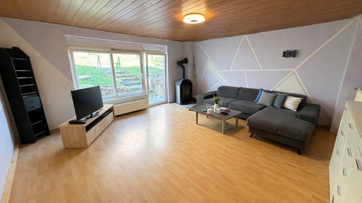 Doppelhaushälfte mit Garten und Stellplatz - mit Renovierungsbedarf