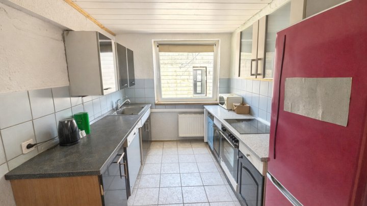 Doppelhaushälfte mit Garten und Stellplatz - mit Renovierungsbedarf