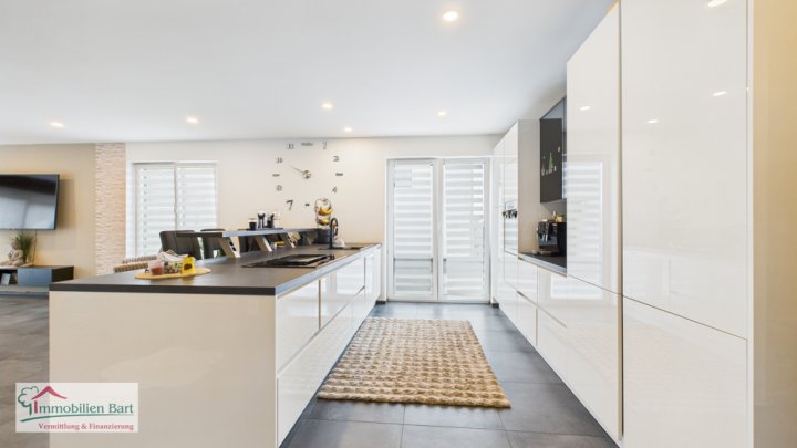 PERL-SINZ: MODERNE DOPPELHAUSHÄLFTE MIT HOCHWERTIGER AUSSTATTUNG UND GARTEN