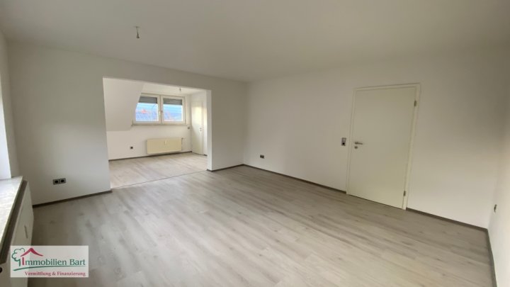 PERL: 95 M² RENOVIERTE WOHNUNG IN SEHR GUTER WOHNLAGE + GRO?ER BALKON!