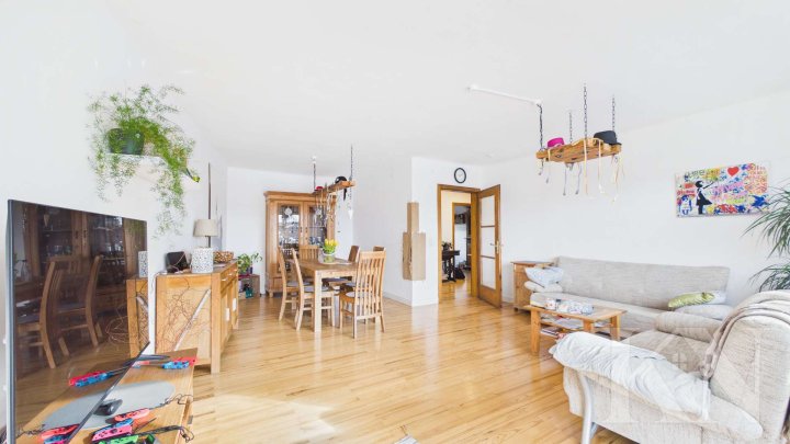 Zentrale Gewerbeimmobilie mit Wohnbereich – Sichtbarkeit und Potenzial in Heusweiler