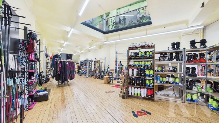 Zentrale Gewerbeimmobilie mit Wohnbereich – Sichtbarkeit und Potenzial in Heusweiler