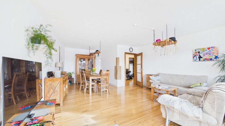 Zentrale Gewerbeimmobilie mit Wohnbereich – Sichtbarkeit und Potenzial in Heusweiler