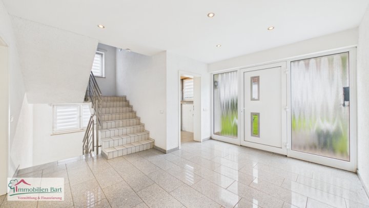 180 M² WOHNFLÄCHE + WEITERE ZIMMER IM UG! WOHNHAUS MIT GARTEN + GARAGE