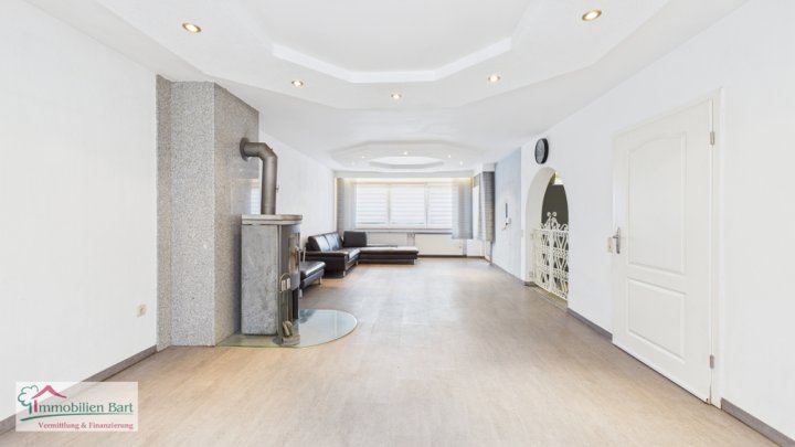 180 M² WOHNFLÄCHE + WEITERE ZIMMER IM UG! WOHNHAUS MIT GARTEN + GARAGE