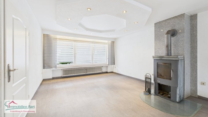 180 M² WOHNFLÄCHE + WEITERE ZIMMER IM UG! WOHNHAUS MIT GARTEN + GARAGE