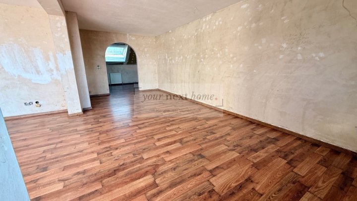 2 Zimmer Dachgeschosswohnung auf ca. 84 m² mit großem sonnigen Balkon in Wadgassen