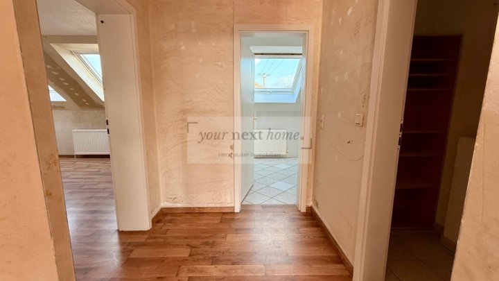 2 Zimmer Dachgeschosswohnung auf ca. 84 m² mit großem sonnigen Balkon in Wadgassen