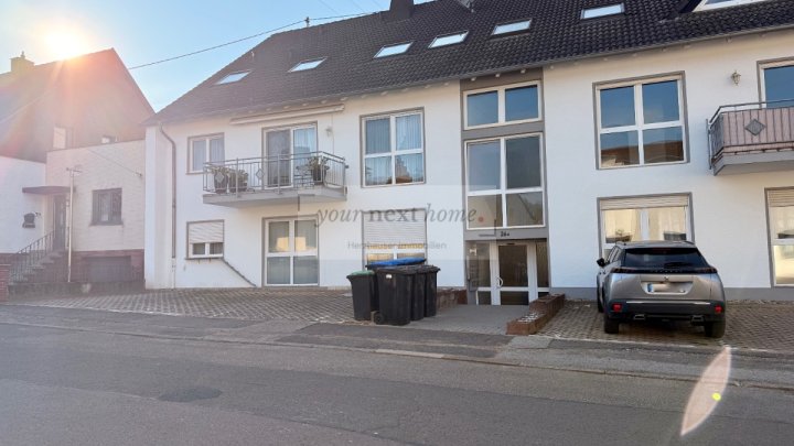 2 Zimmer Dachgeschosswohnung auf ca. 84 m² mit großem sonnigen Balkon in Wadgassen