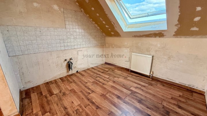 2 Zimmer Dachgeschosswohnung auf ca. 84 m² mit großem sonnigen Balkon in Wadgassen