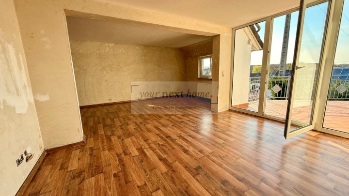 2 Zimmer Dachgeschosswohnung auf ca. 84 m² mit großem sonnigen Balkon in Wadgassen