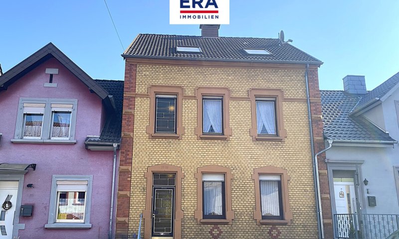 EIN-, BIS ZWEIFAMILIENHAUS, MEHRGENERATIONENHAUS MIT GARAGE IN GROSSROSSELN