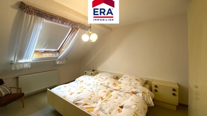 EIN-, BIS ZWEIFAMILIENHAUS, MEHRGENERATIONENHAUS MIT GARAGE IN GROSSROSSELN