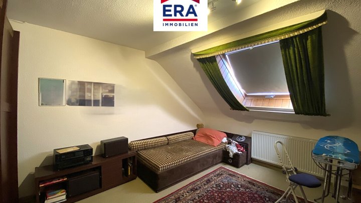 EIN-, BIS ZWEIFAMILIENHAUS, MEHRGENERATIONENHAUS MIT GARAGE IN GROSSROSSELN