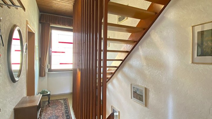 EIN-, BIS ZWEIFAMILIENHAUS, MEHRGENERATIONENHAUS MIT GARAGE IN GROSSROSSELN