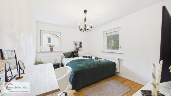 MERZIG: CHARMANTES WOHNHAUS MIT GARAGE, 2 STELLPLÄTZEN UND TERRASSE