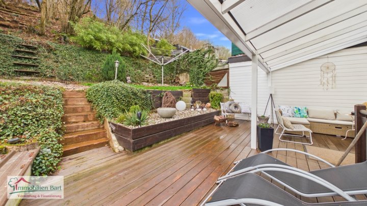 MERZIG: CHARMANTES WOHNHAUS MIT GARAGE, 2 STELLPLÄTZEN UND TERRASSE