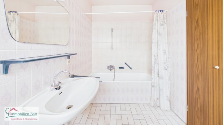 BESSERINGEN: BUNGALOW / 3- 4 SCHLAFZIMMER / GARTEN / EINLIEGERWOHNUNG