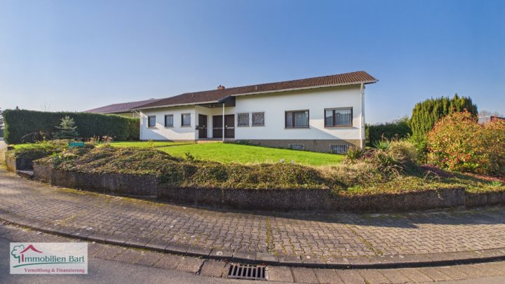 BESSERINGEN: BUNGALOW / 3- 4 SCHLAFZIMMER / GARTEN / EINLIEGERWOHNUNG