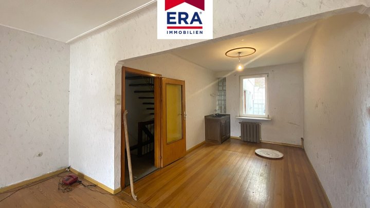 EINFAMILIENHAUS-REIHENHAUS, SANIERUNGSOBJEKT IN GROSSROSSELN