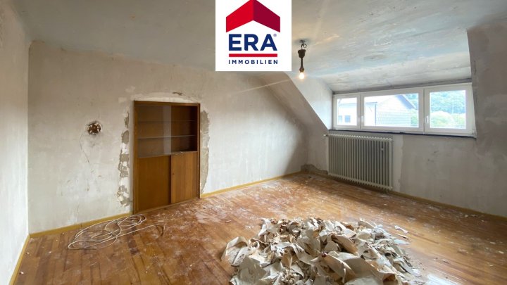 EINFAMILIENHAUS-REIHENHAUS, SANIERUNGSOBJEKT IN GROSSROSSELN