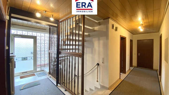 EINFAMILIENHAUS MIT EINLIEGERWOHNUNG, RUHIGE LAGE, GROSSROSSELN/KARLSBRUNN