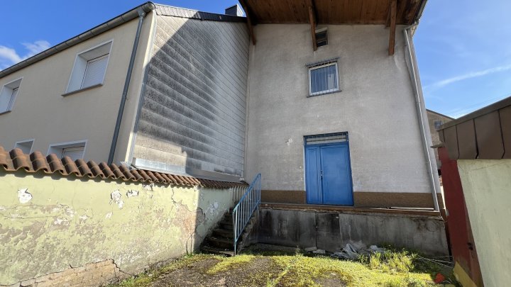 Wohn- und Geschäftshaus in Top-Lage von Schwalbach (ca. 323 m² Gewerbe- und ca. 187 m² Wohnfläche)