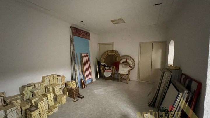 Wohn- und Geschäftshaus in Top-Lage von Schwalbach (ca. 323 m² Gewerbe- und ca. 187 m² Wohnfläche)