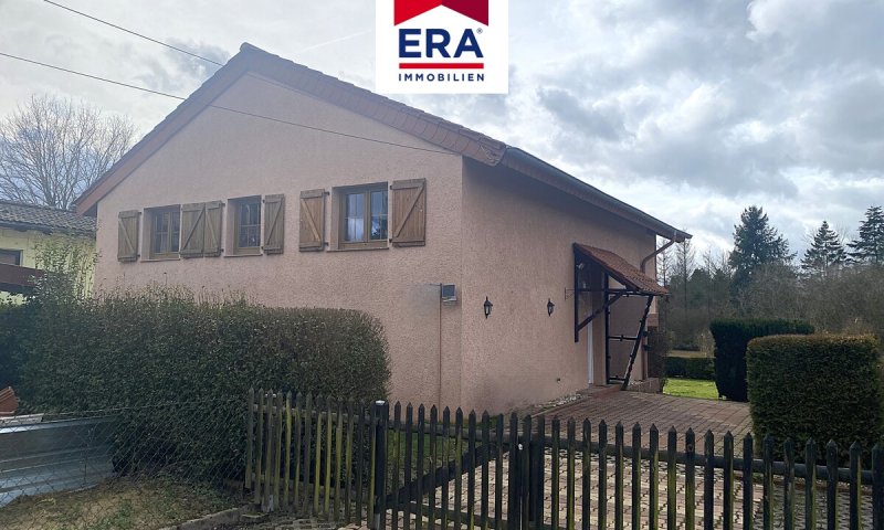 KEINE VERMITTLUNGSGEBÜHREN - EINFAMILIENHAUS AM SEE IN HOLVING/FR, HIRBACHER WEIHER