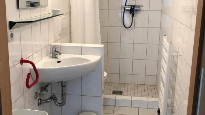 KEINE VERMITTLUNGSGEBÜHREN !! ARCHITEKTENHAUS MIT ELW.  SCHOENECK/FR, NÄHE SAARBRÜCKEN